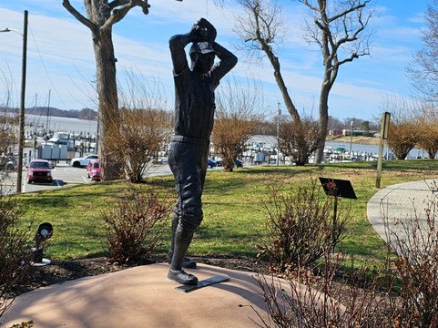 Ernest Burke Memorial Statue-Havre de Grace必去景点