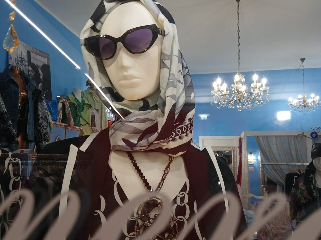 Esmeralda T Di Daniela Cerè Creazioni Moda-Marebello必去景点