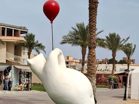 The Bear and the Balloon-Sahl Hasheesh必去景点