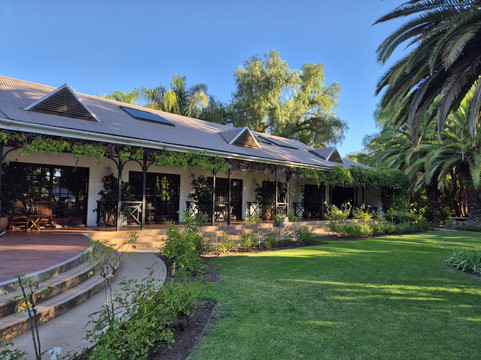 哈朗加纳洛奇酒店主图