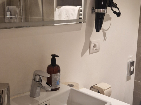 假日IV花园酒店主图