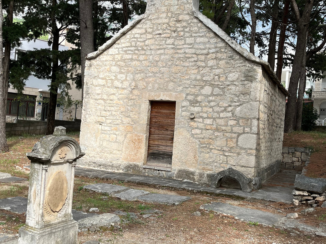 Church of St. Lawrence-巴什卡沃达必去景点