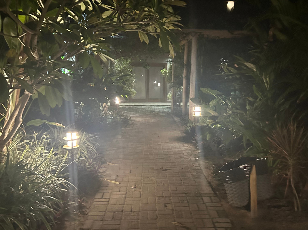 卡兰波拉酒店主图
