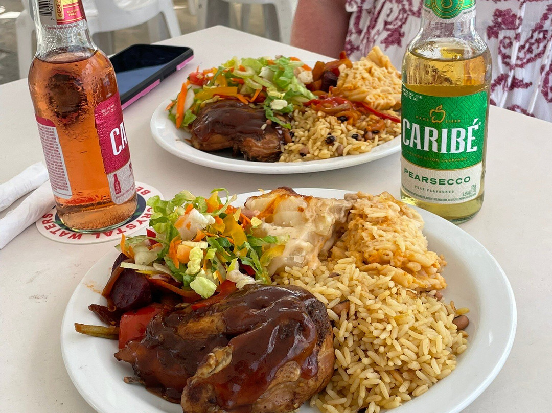 Crystal Waters Bar-Worthing必去景点