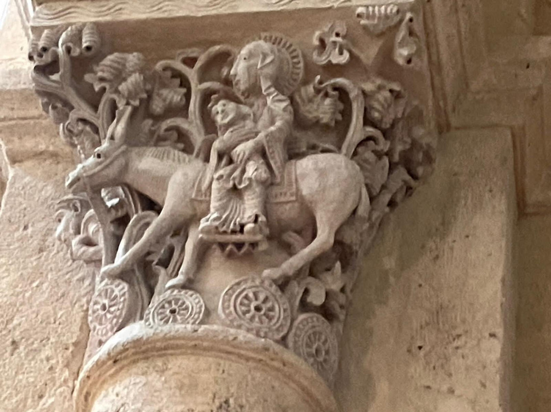 Basilique Saint Andoche de Saulieu-索留必去景点