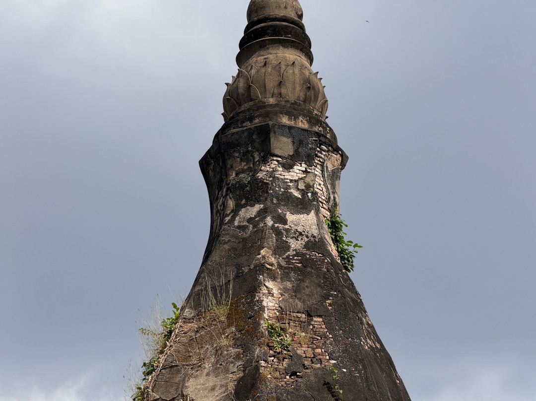 Black Stupa (That Dam)-万象必去景点