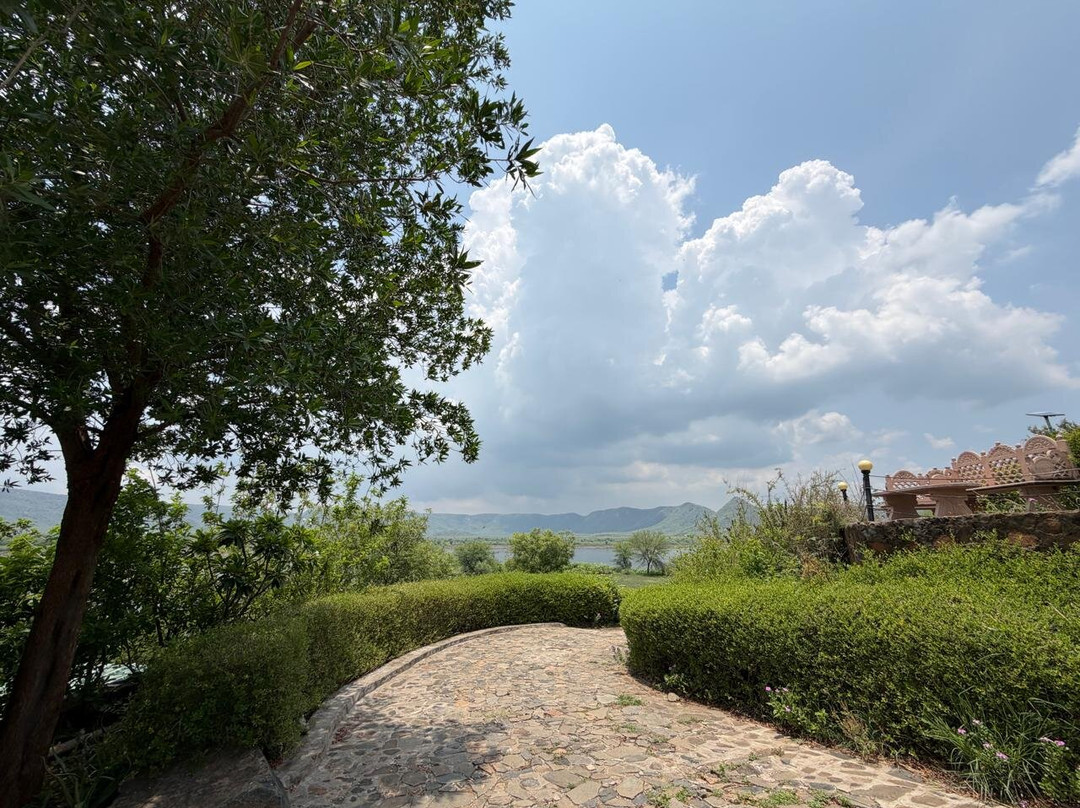 Neelkanth Forest Retreat主图