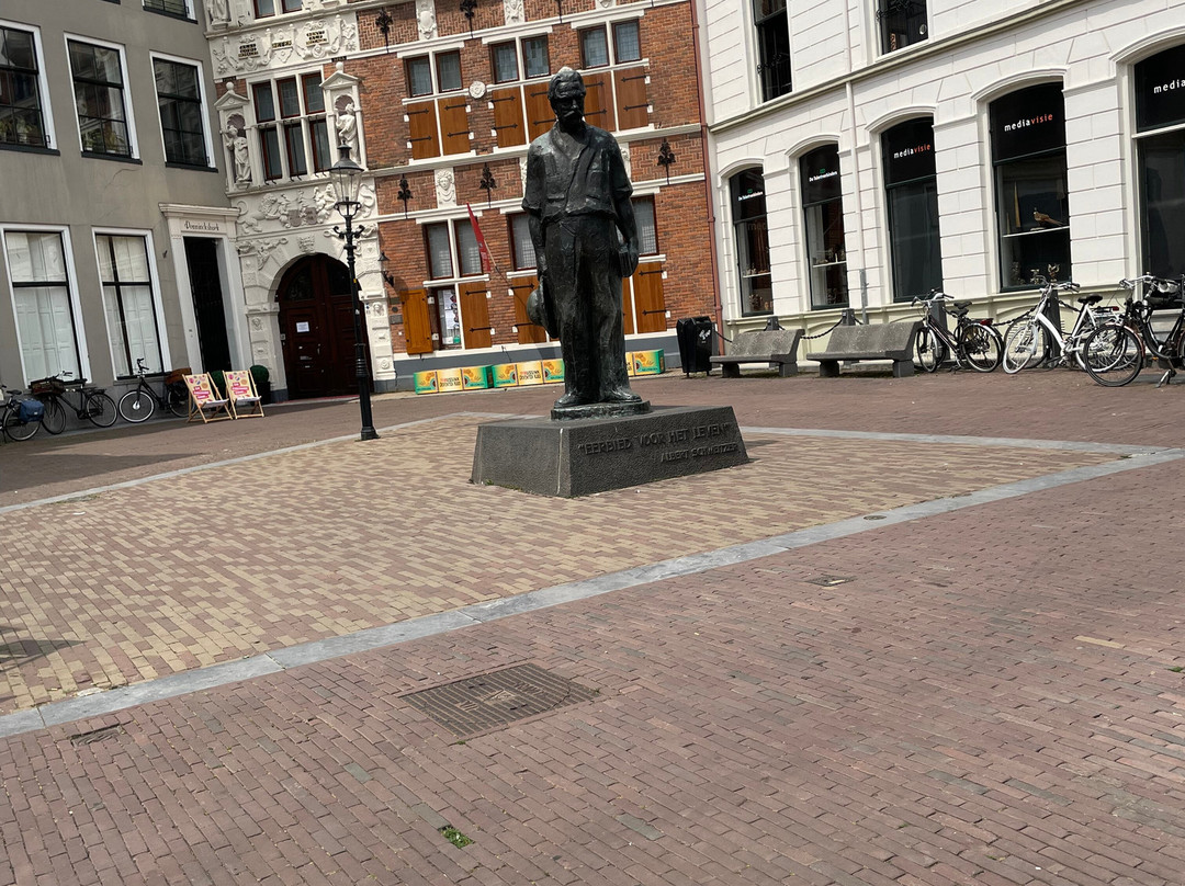 Beeld Albert Schweizer Deventer