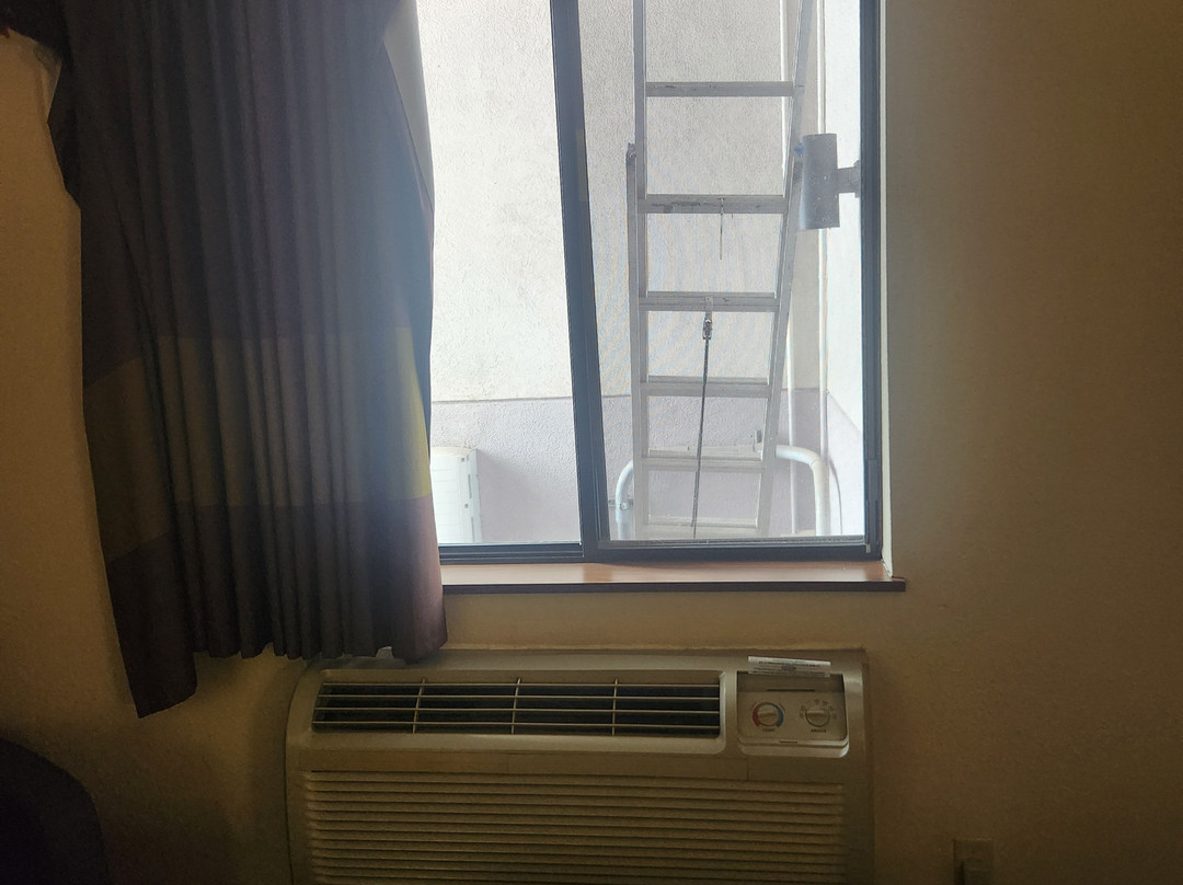 巴特山速8酒店主图