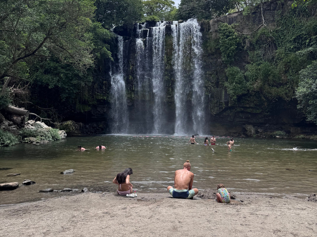 Cataratas Llanos de Cortés-巴加塞斯區必去景点