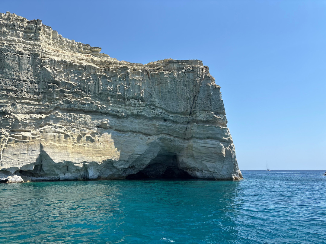Odysseus A. Yacht Cruises-Adamas必去景点