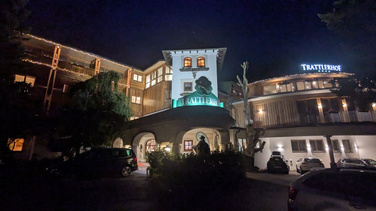 特拉勒霍夫酒店-旅行者