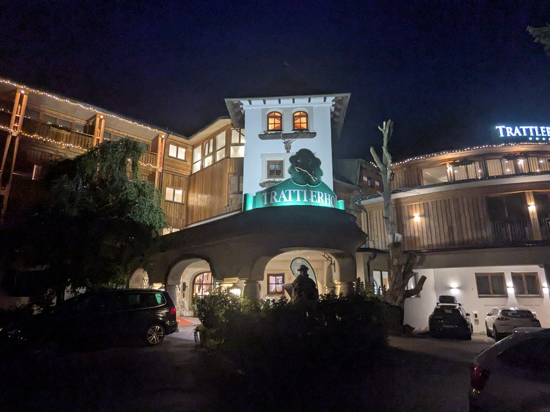 特拉勒霍夫酒店主图