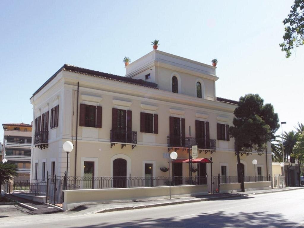 Francavilla Al Mare酒店住宿-可丽里拉酒店