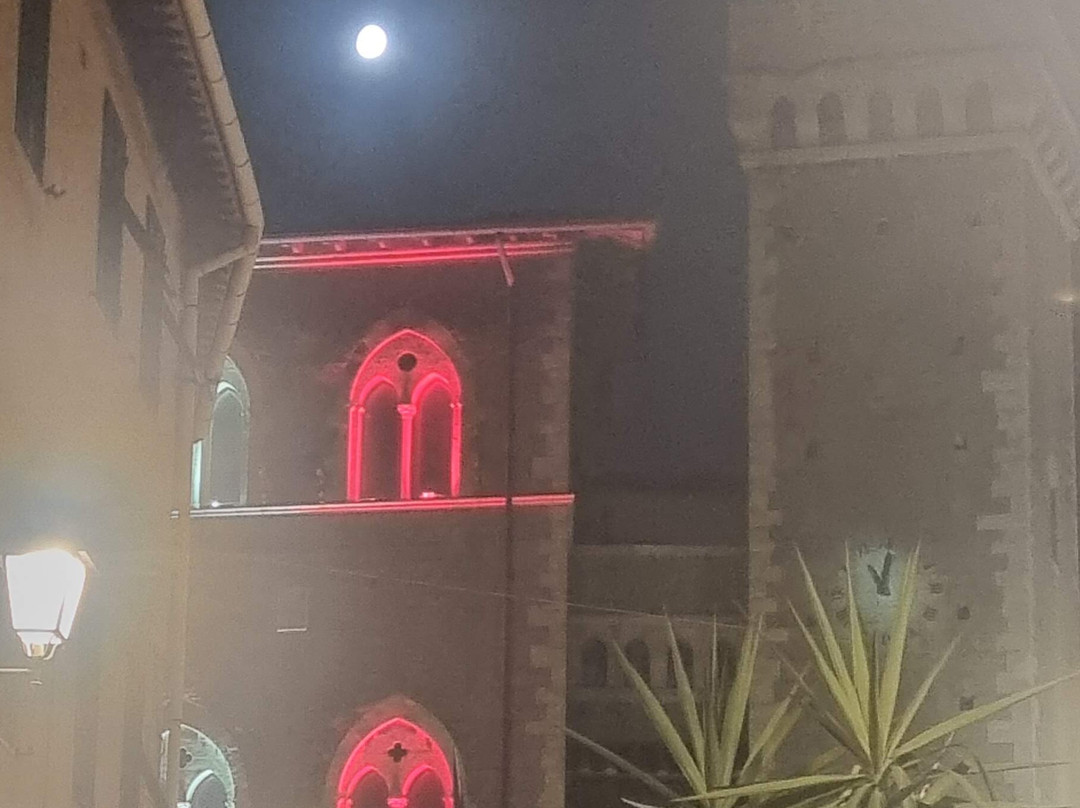 Torre Dell'Orologio-皮翁比诺必去景点