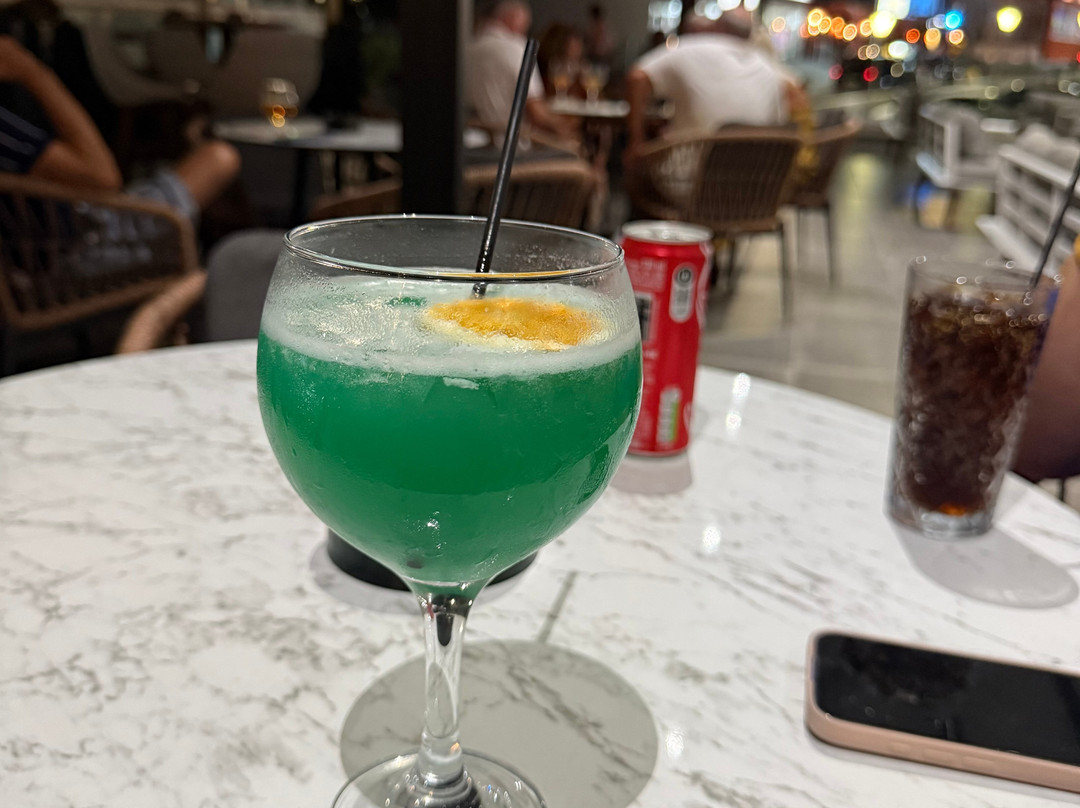 蓝色常春藤套房酒店主图