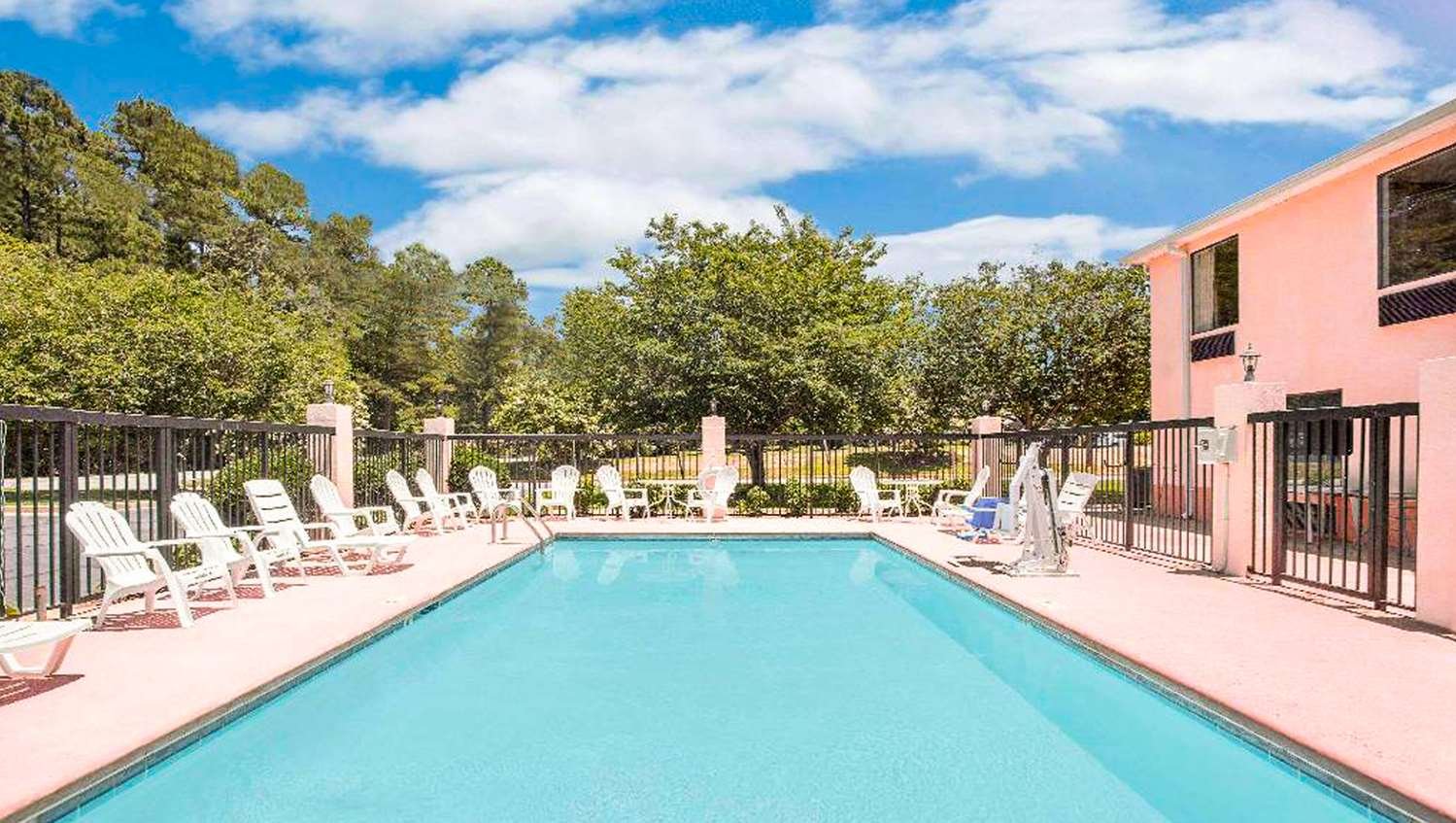 Gray Inn And Suites-官方