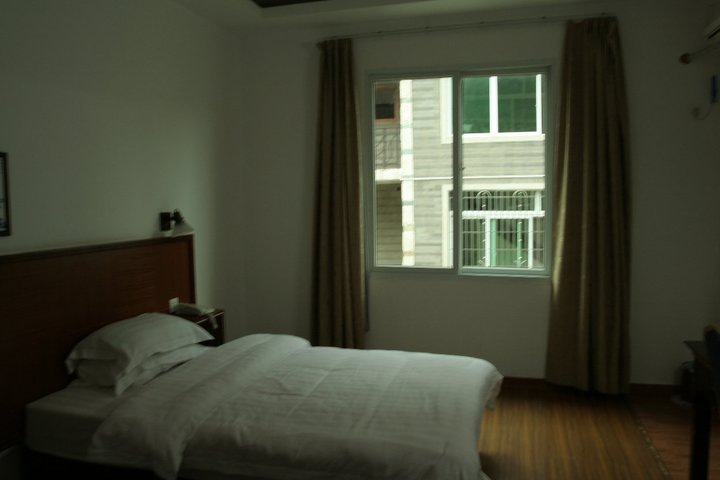 东莞假日酒店-客卧