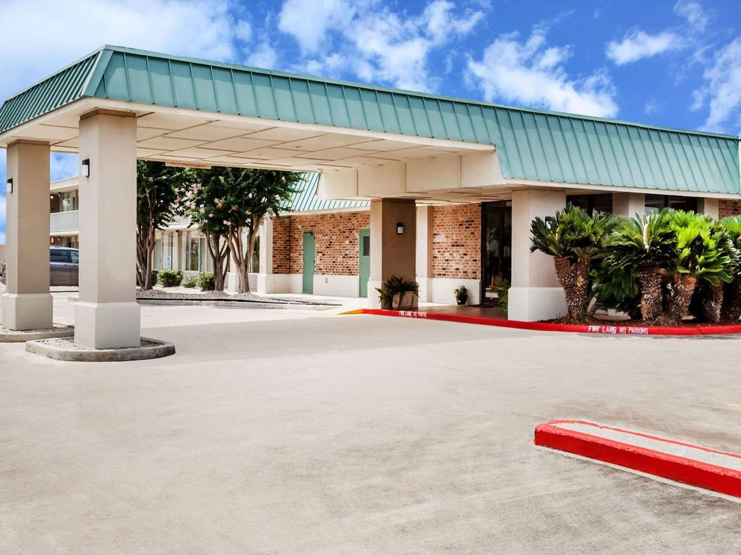 Days Inn by Wyndham Seguin TX