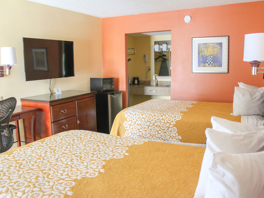 Rose Garden Inn & Suites