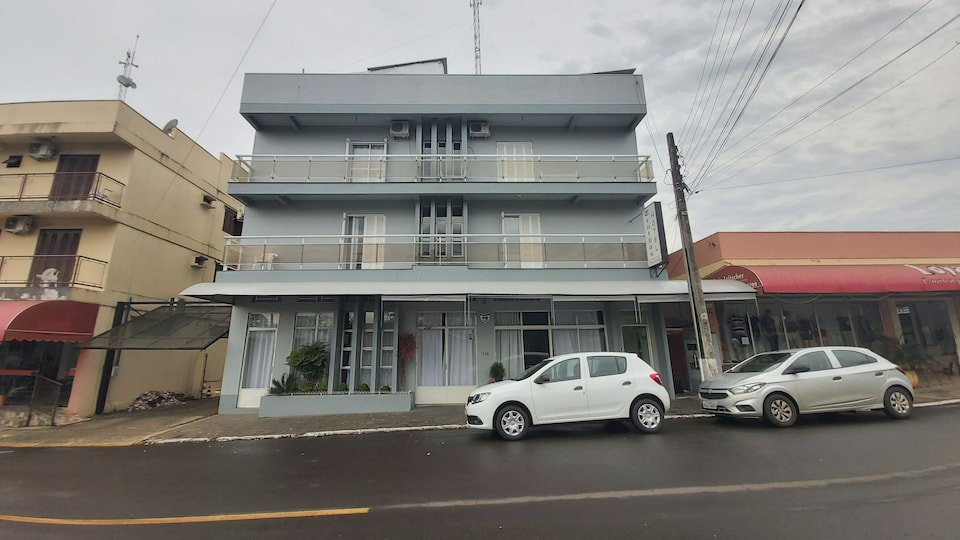 OYO Teuthos Hotel