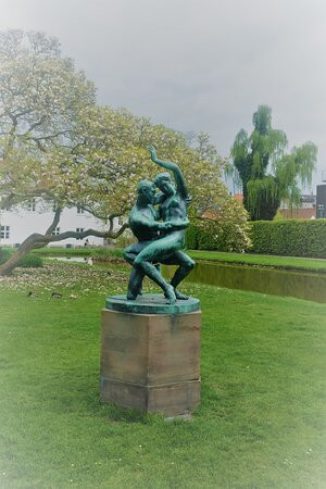 The Battle of the Sexes - Statue-欧登塞必去景点