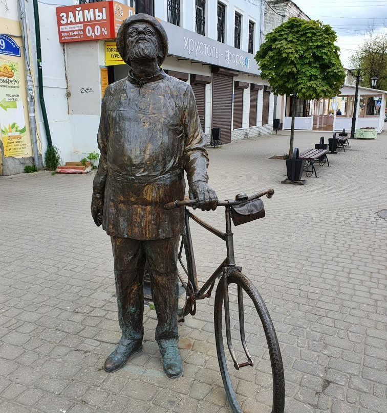 Monument to Tsiolkovskiy (a Man with a Bicycle)-卡卢加必去景点