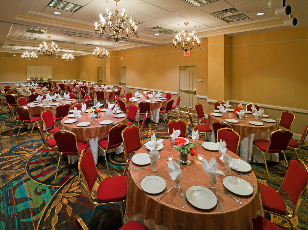 尚蒂利杜勒斯会展中心假日酒店主图