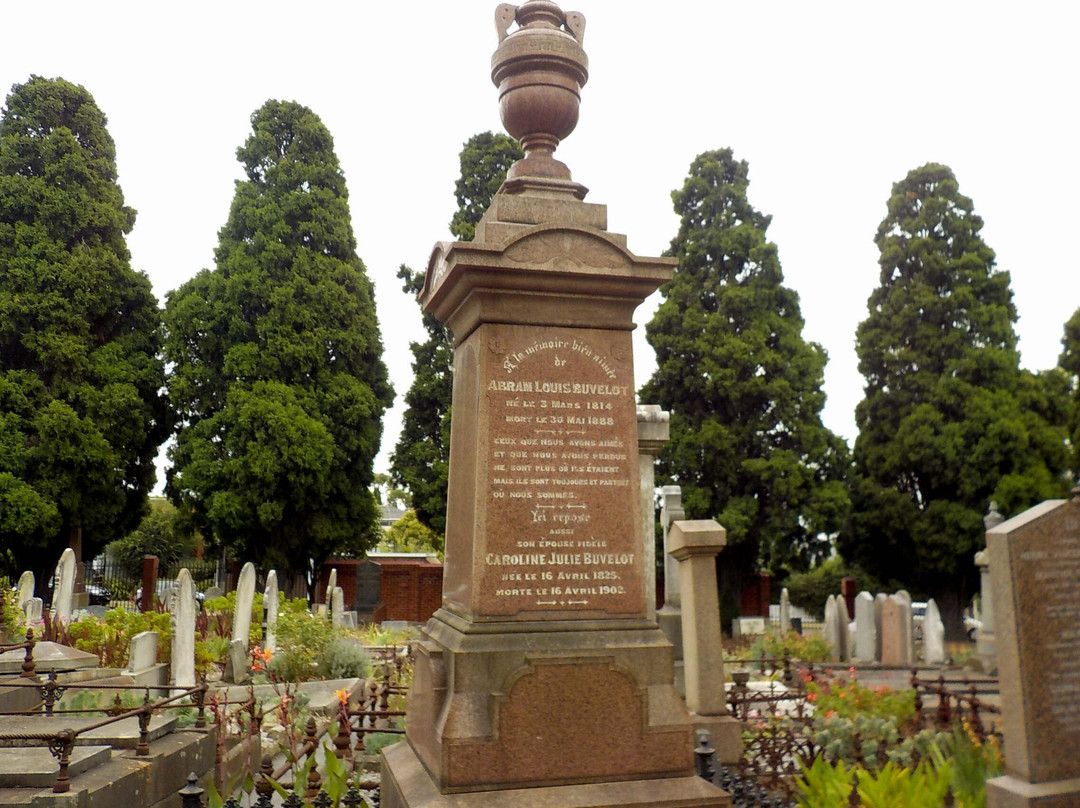 Kew Cemetery景点图片