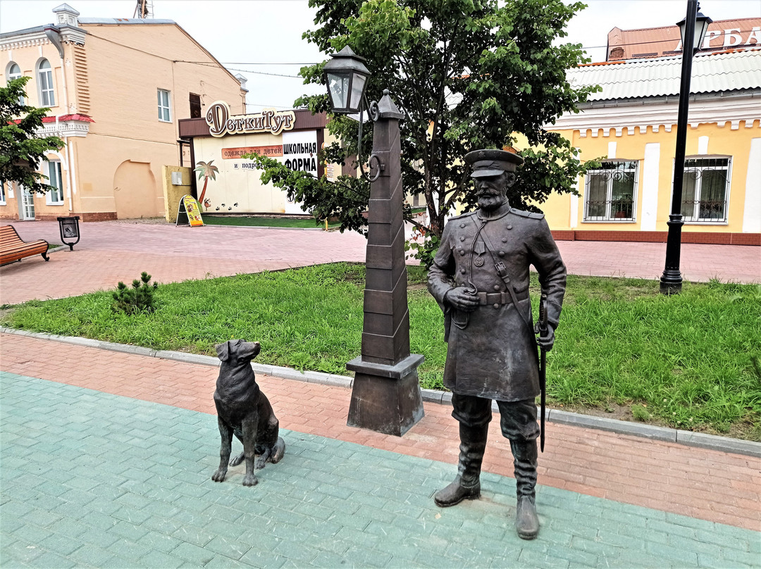 Sculpture Composition Policeman with a Dog景点图片