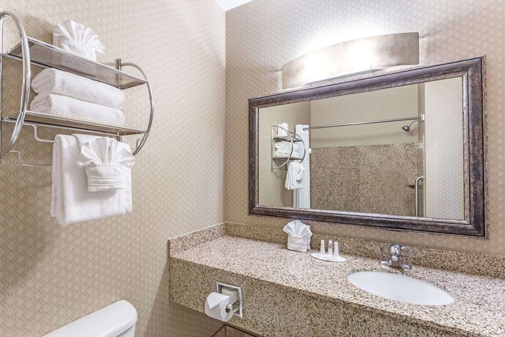 The Azure Hotel主图