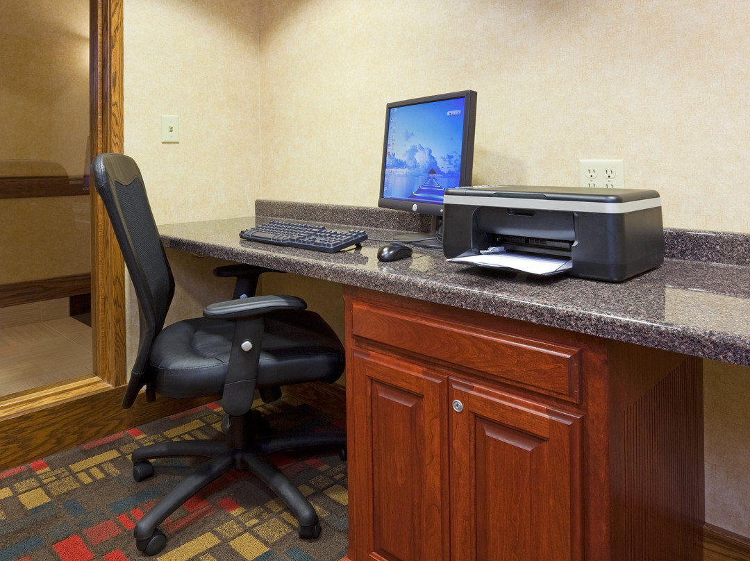 Holiday Inn Express Sheboygan-Kohler (I-43) by IHG主图