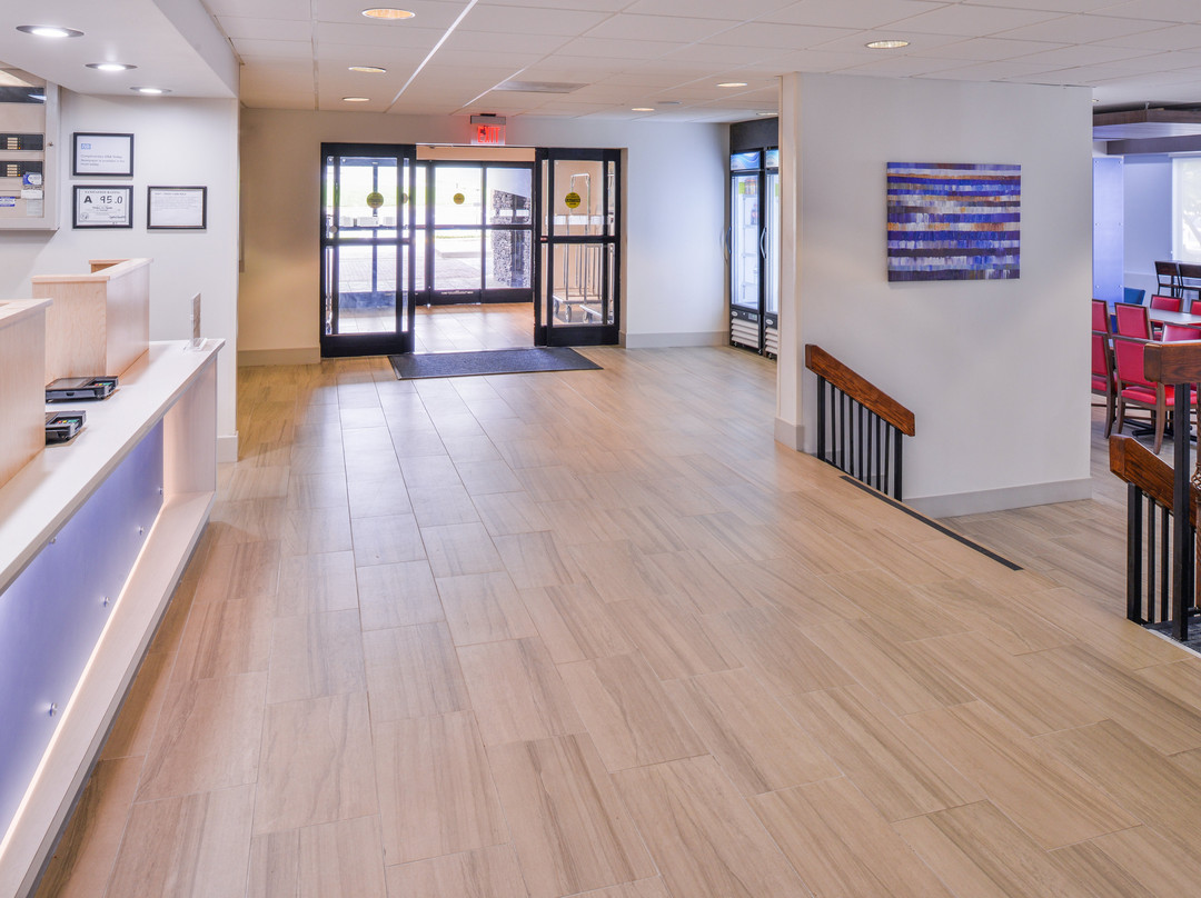 伯灵顿智选假日酒店主图