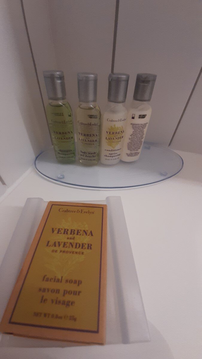 Hilton Garden Inn Bucharest Airport-浴室
