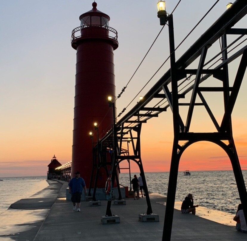Grand Haven Lighthouse and Pier-格兰德黑文必去景点