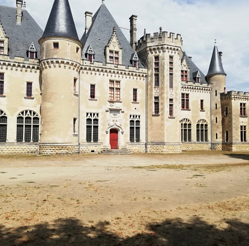 Montaigne's Tower景点图片