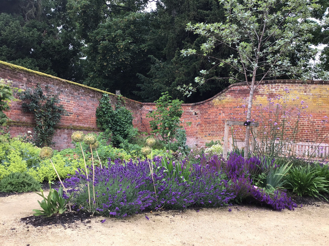 Crinkle Crankle Garden and Boules Court Wheathampstead景点图片