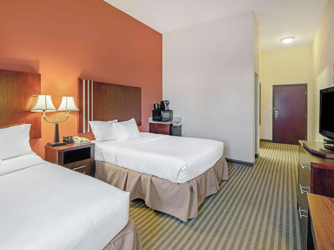 La Quinta Inn & Suites by Wyndham Woodward主图