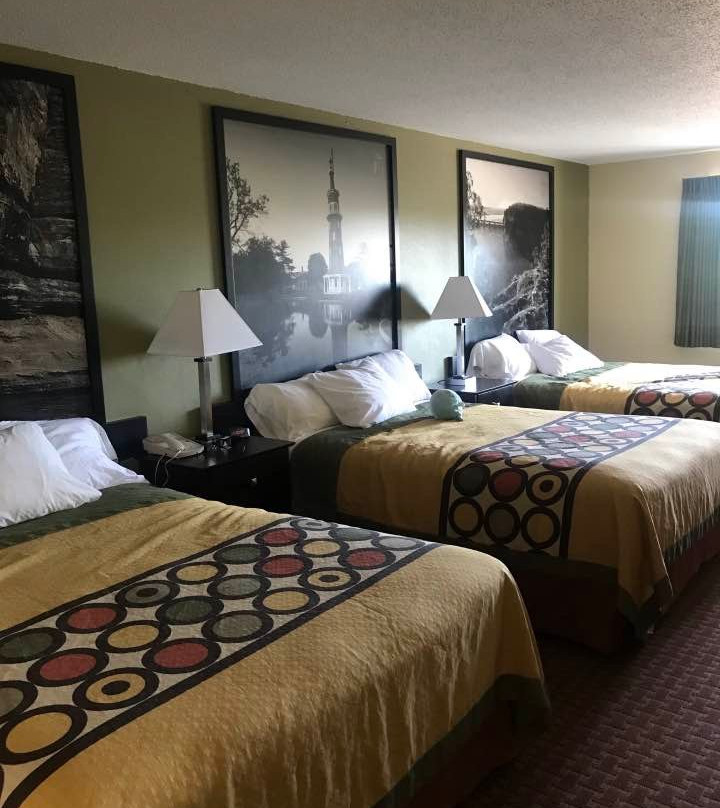 伊利诺斯州迪卡尔布速 8 酒店主图