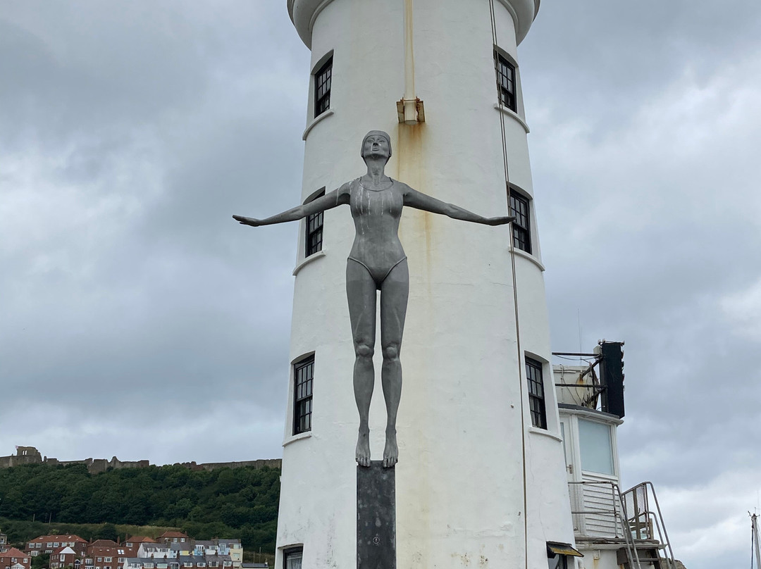 Diving Belle statue Scarborough景点图片