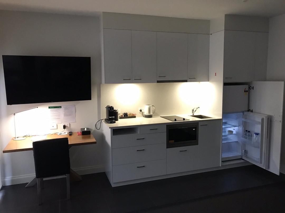 Mansi on Raymond主图