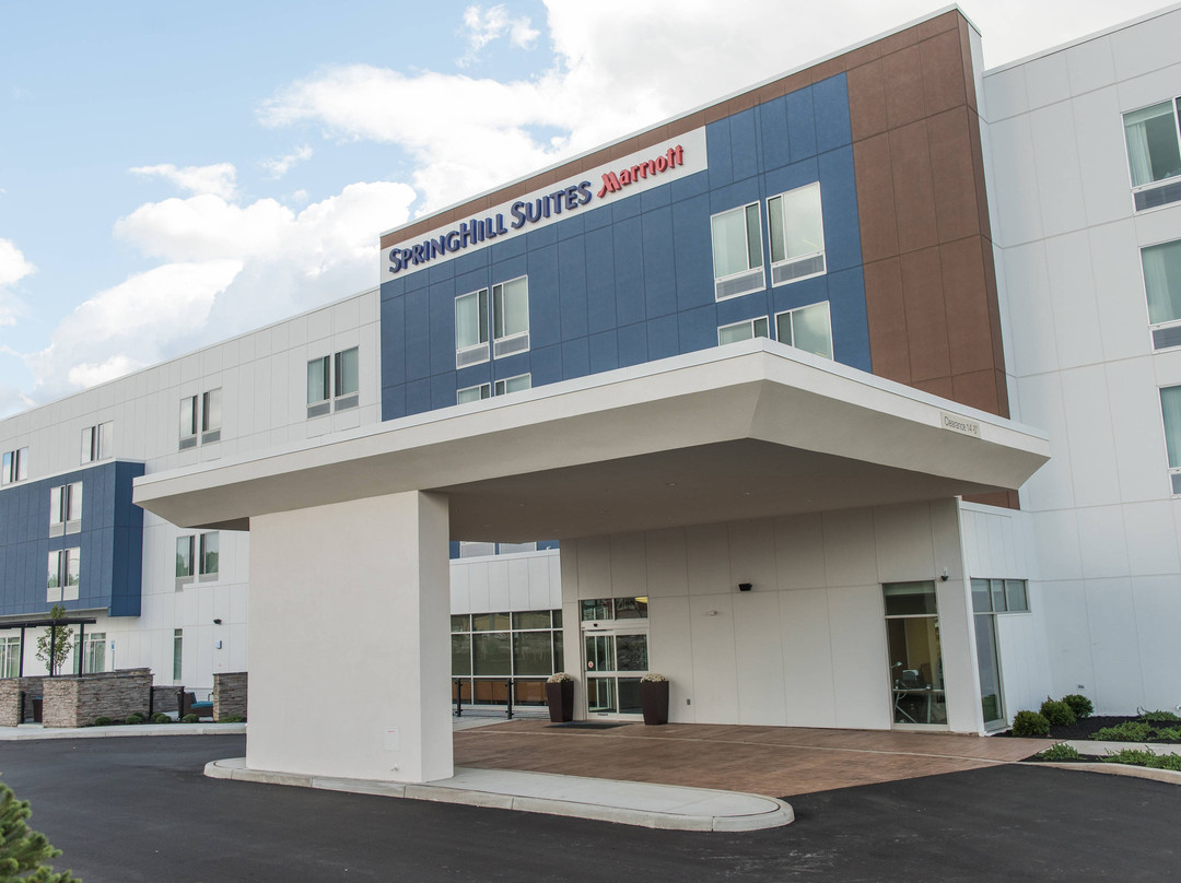 布法罗机场春季山丘套房酒店主图