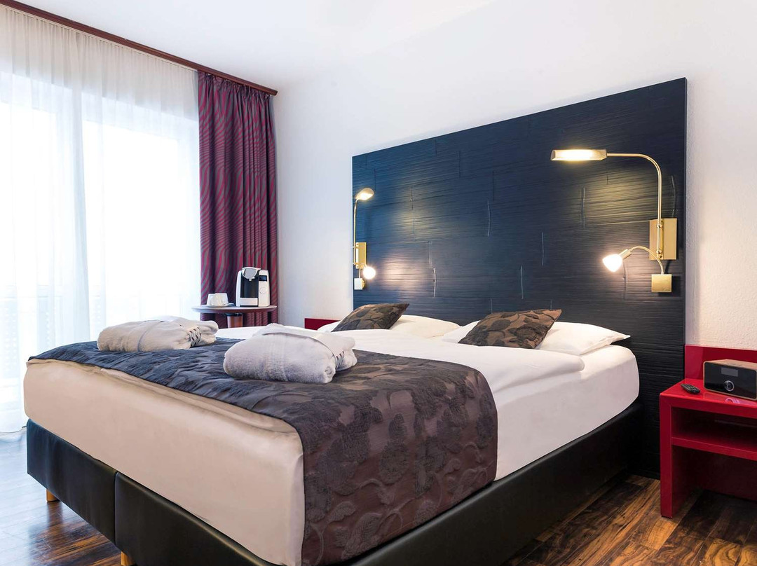 巴特恩豪森市美居酒店主图