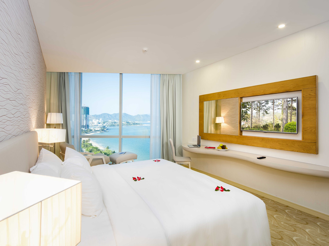 Diamond Bay Golf & Villas Resort主图