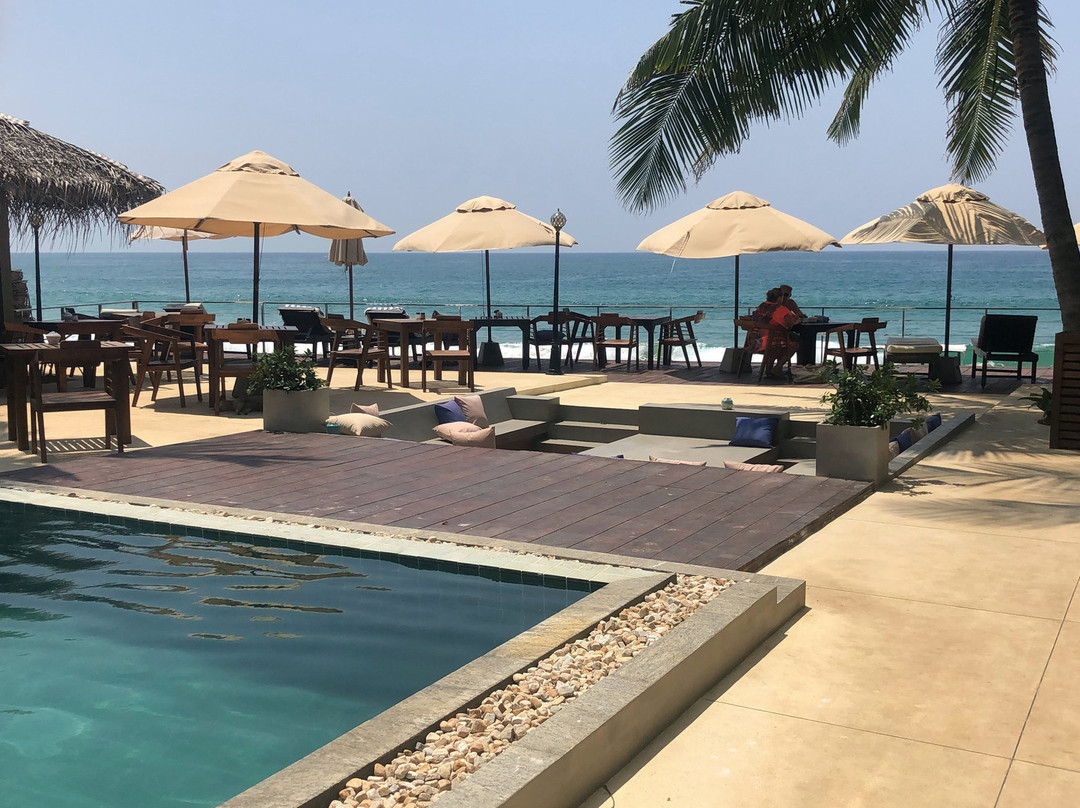 蓝宝石海海滨酒店主图