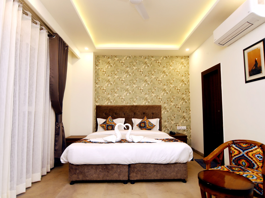 Holywater Hotel By Ganga Kinare主图