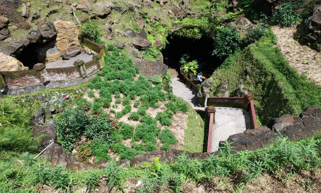 Putuk Truno Waterfall景点图片
