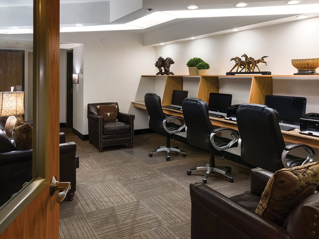 华美达酒店暨会议中心主图