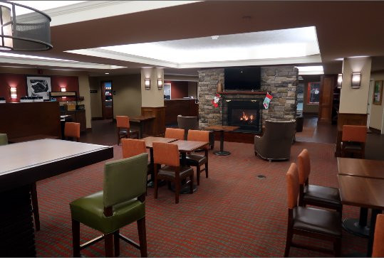 伯灵顿希尔顿恒庭酒店主图