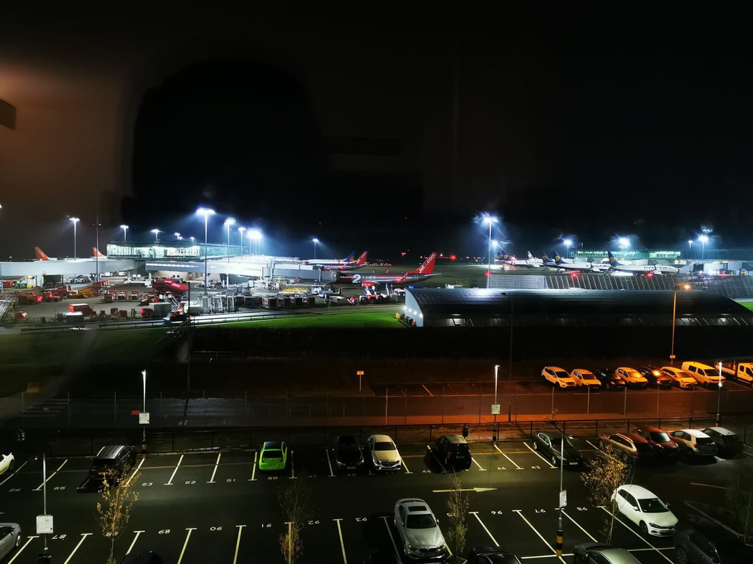 快捷假日伦敦斯坦斯特德酒店主图